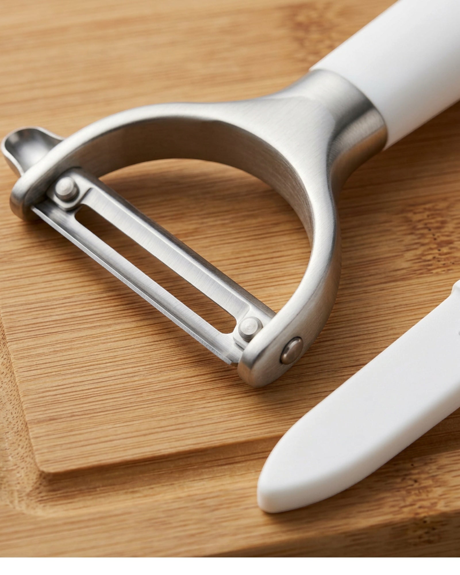 Zoaos Y-Shape Swivel Straight-Blade Peeler 17.5 cm - Detail view